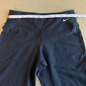 Nike fit dry capri size xs